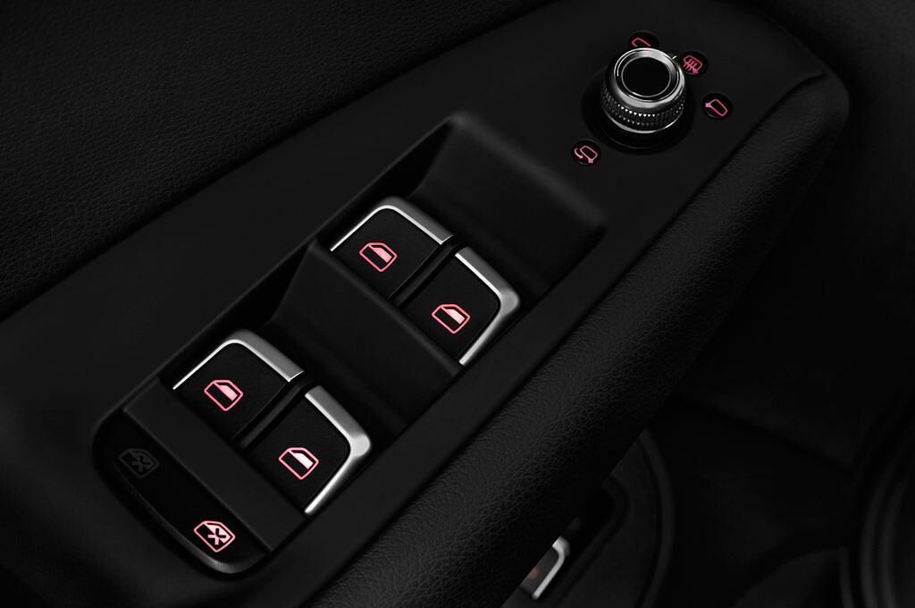 Audi Q5 (Baujahr 2016) - 5 Türen Bedienungselemente Tür