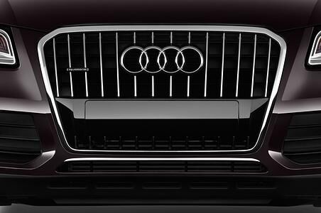 Audi Q5 (Baujahr 2016) - 5 Türen Kühlergrill und Scheinwerfer
