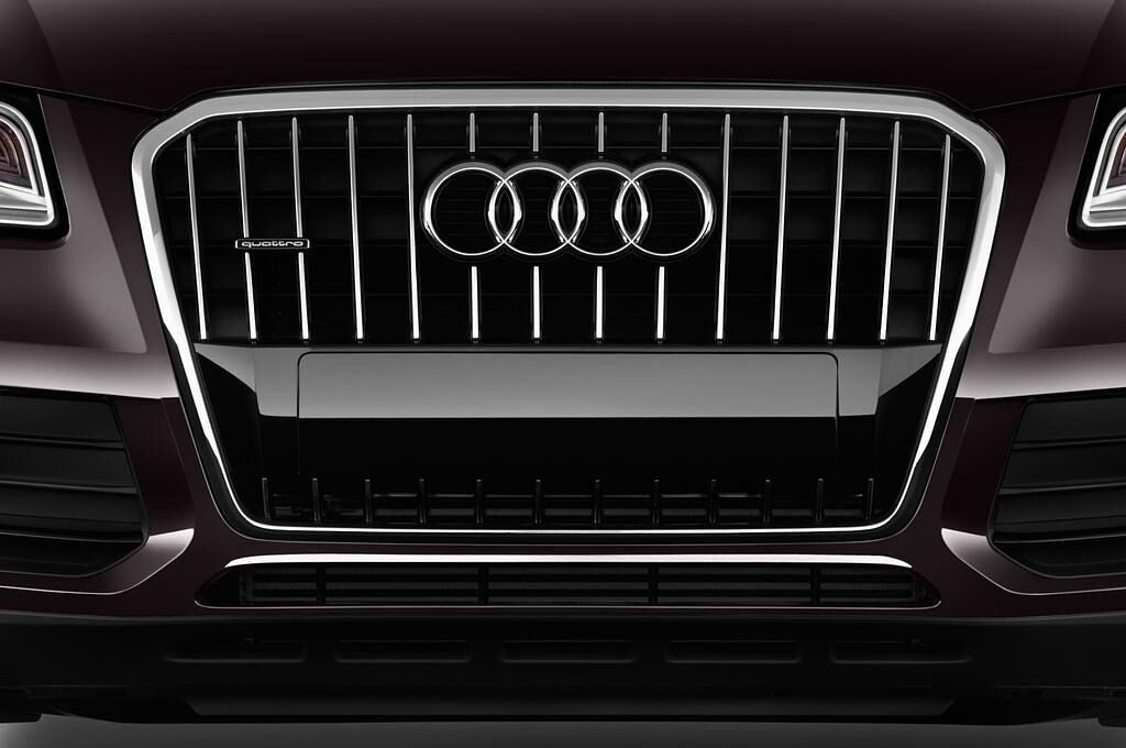 Audi Q5 (Baujahr 2016) - 5 Türen Kühlergrill und Scheinwerfer