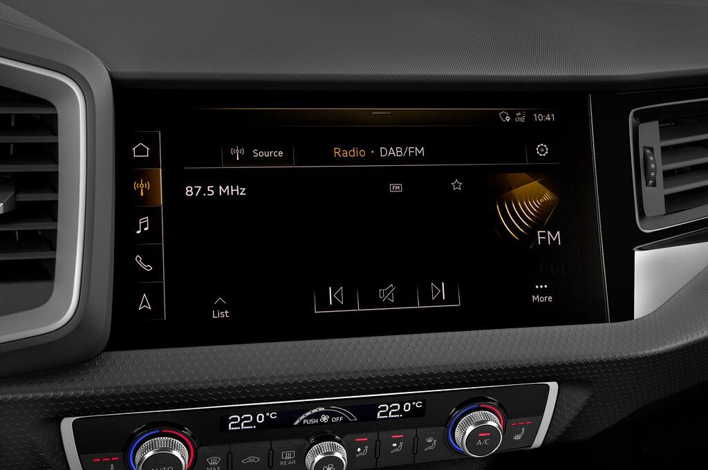 Audi A1 Citycarver (Baujahr 2020) Basis 5 Türen Radio und Infotainmentsystem