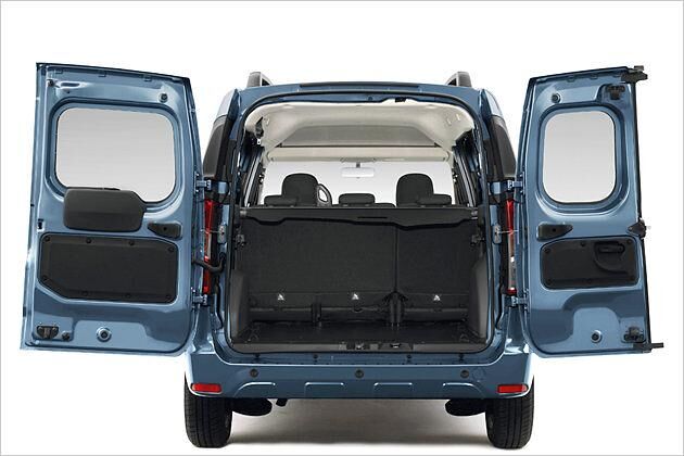 Gut: niedrige Ladekante und Türen, die per Hebelzug über 90 Grad hinaus öffnen