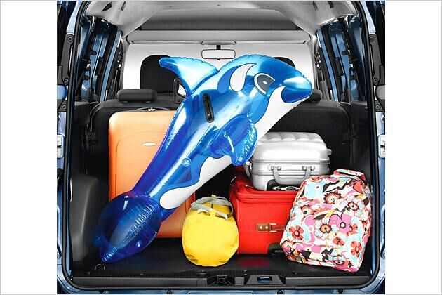 Bei voller Bestuhlung passen 800 Liter ins Dokker-Heck