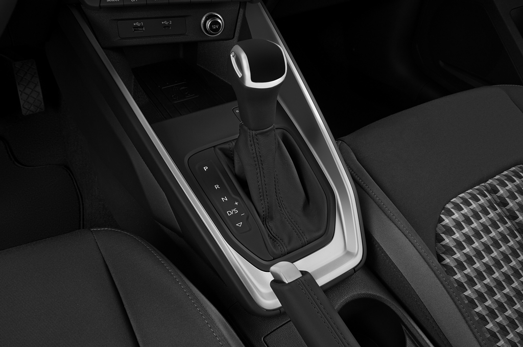 Audi A1 Allstreet (Baujahr 2022) Base 5 Türen Schalthebel