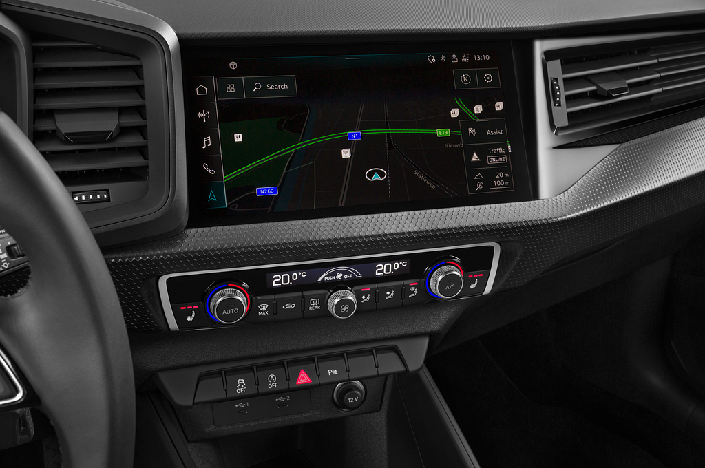 Audi A1 Sportback (Baujahr 2023) Base 5 Türen Mittelkonsole