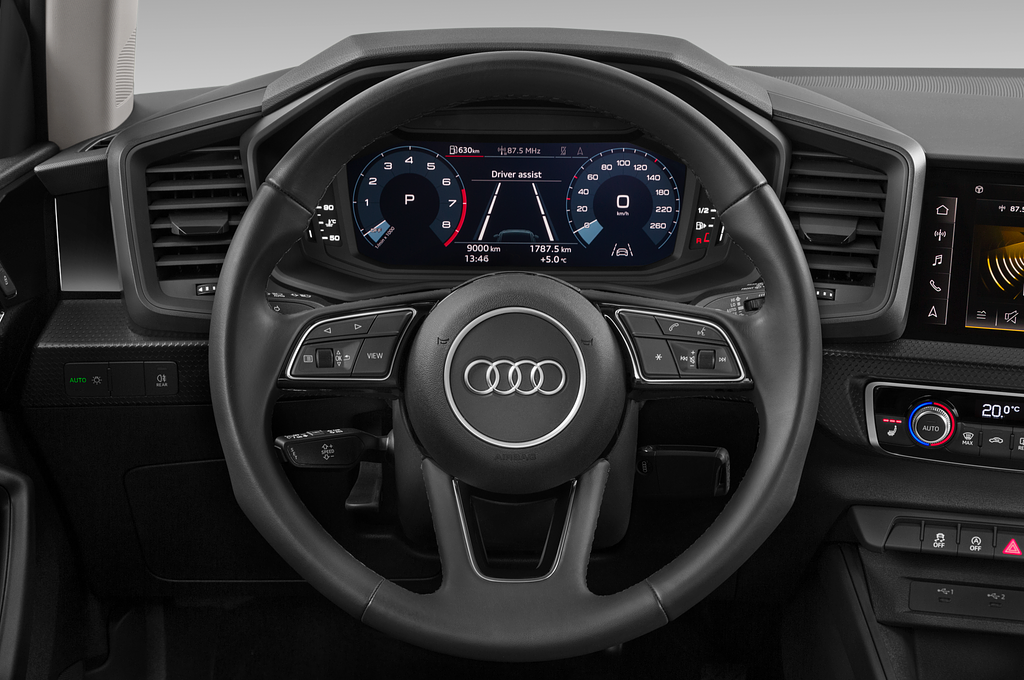 Audi A1 Sportback (Baujahr 2023) Base 5 Türen Lenkrad