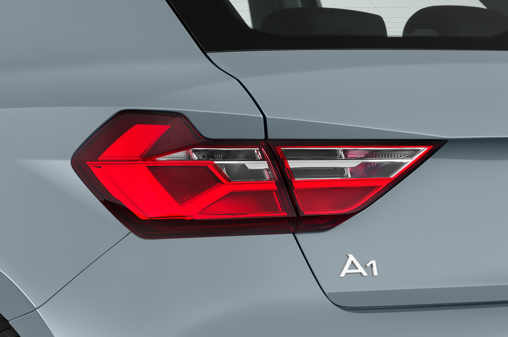 Audi A1 Sportback (Baujahr 2023) Base 5 Türen Rücklicht