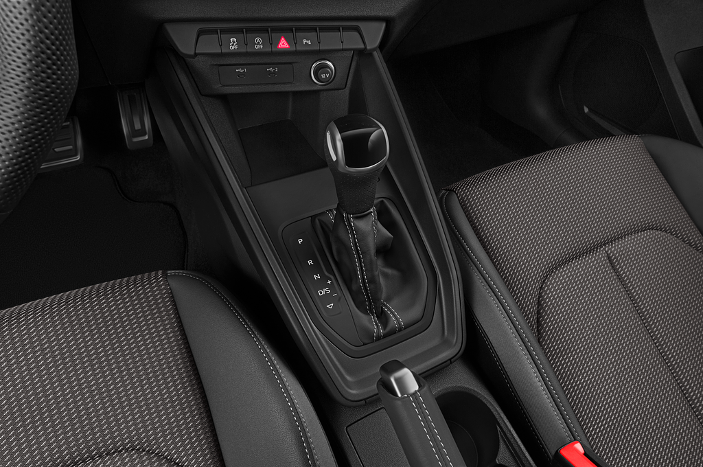 Audi A1 Sportback (Baujahr 2023) S Line 5 Türen Schalthebel