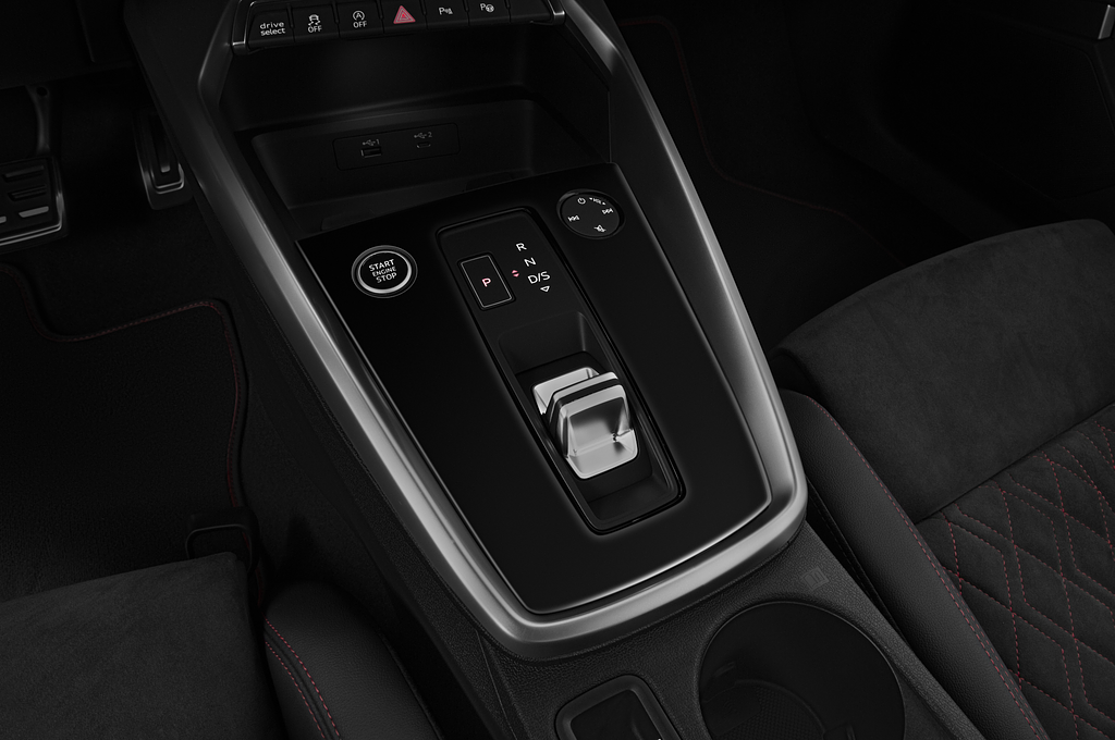 Audi A3 (Baujahr 2020) S Line 4 Türen Schalthebel