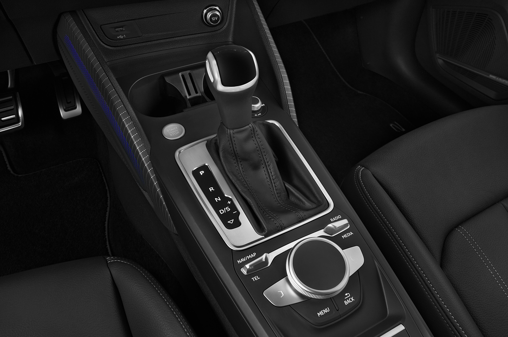 Audi Q2 (Baujahr 2021) - 5 Türen Schalthebel