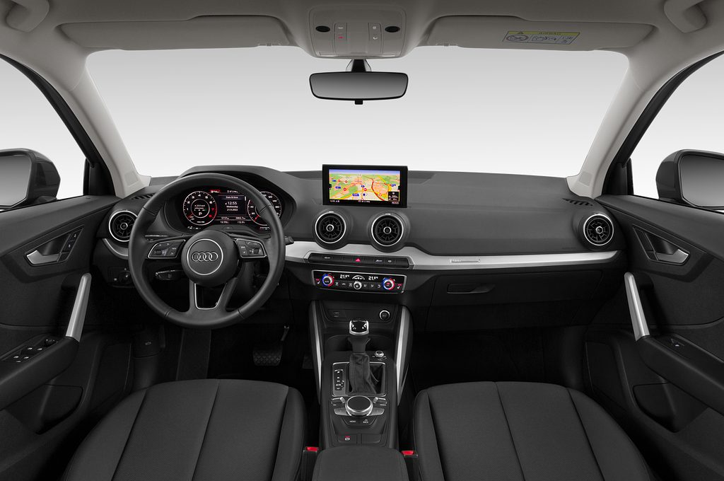 Audi Q2 (Baujahr 2023) S Line 5 Türen Cockpit und Innenraum