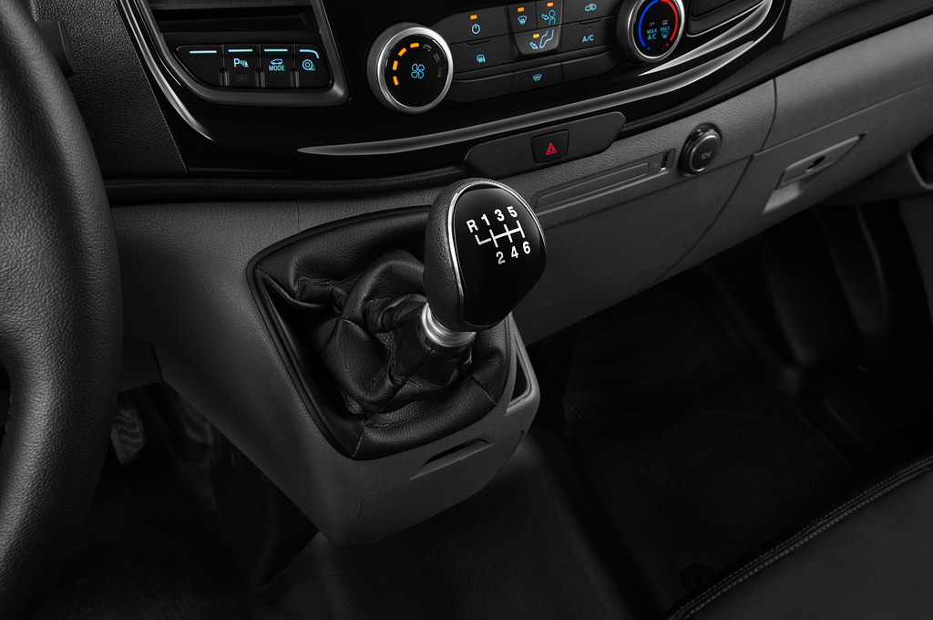 Ford Transit Custom (Baujahr 2022) Trail Regular Cab 4 Türen Schalthebel