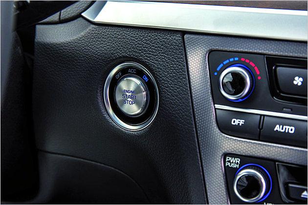 Der 3,8-Liter-V6 wird über einen Startknopf zum Leben erweckt