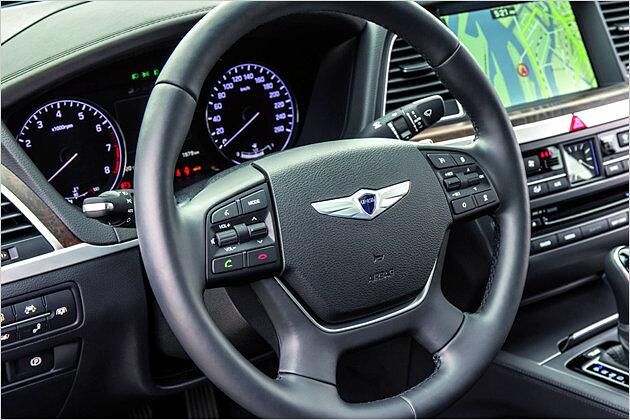 Die Bedienung - auch über das Lenkrad - funktioniert reibungslos