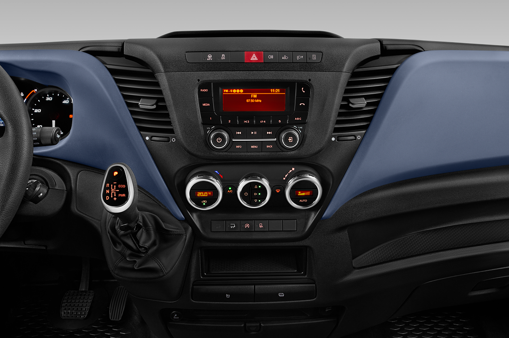 Iveco Daily (Baujahr 2020) C 2 Türen Mittelkonsole