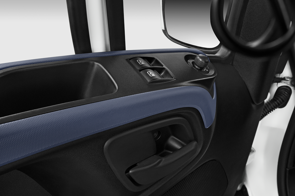 Iveco Daily (Baujahr 2021) 12m3 L3H2 4 Türen Bedienungselemente Tür