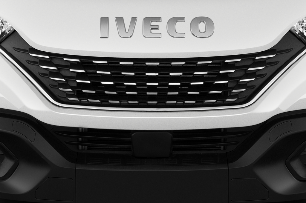 Iveco Daily (Baujahr 2021) 12m3 L3H2 4 Türen Kühlergrill und Scheinwerfer