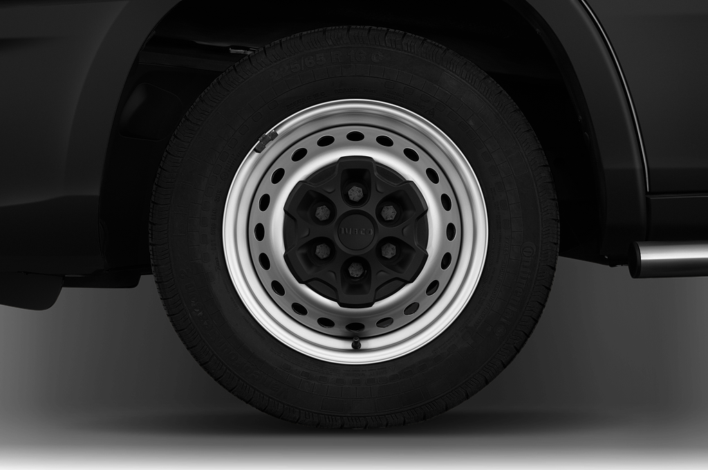 Iveco Daily (Baujahr 2021) 12m3 L3H2 4 Türen Reifen und Felge