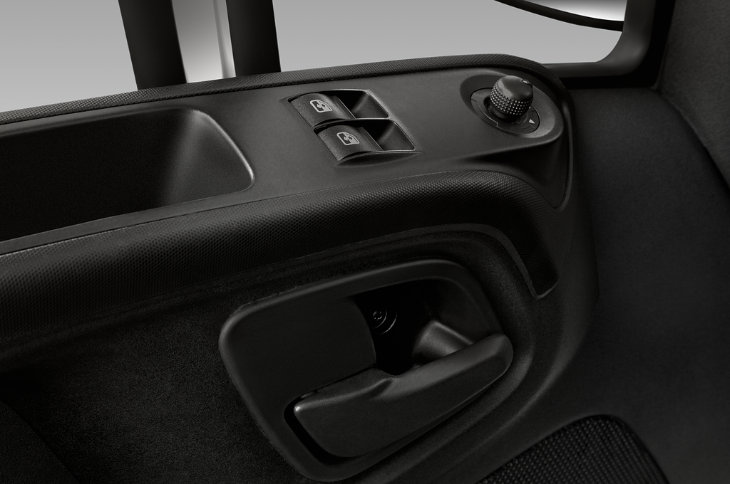 Iveco Daily (Baujahr 2021) - 4 Türen Bedienungselemente Tür