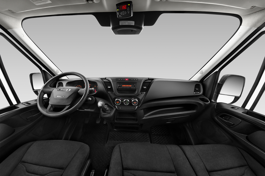 Iveco Daily (Baujahr 2021) - 4 Türen Cockpit und Innenraum