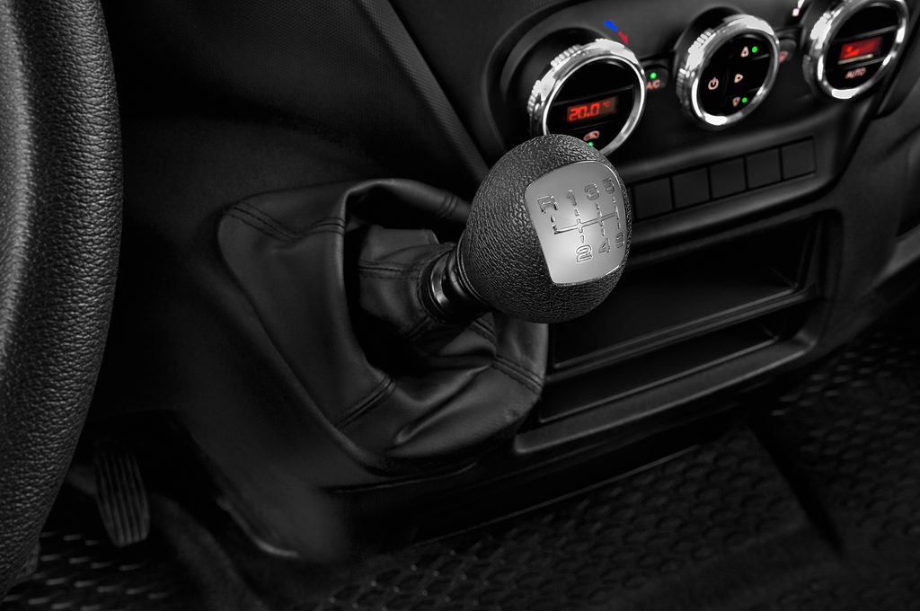 Iveco Daily (Baujahr 2021) - 4 Türen Schalthebel