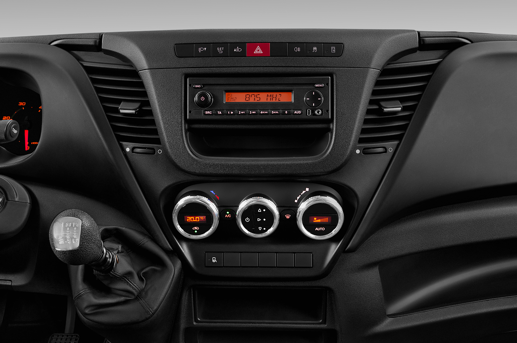 Iveco Daily (Baujahr 2021) - 4 Türen Mittelkonsole