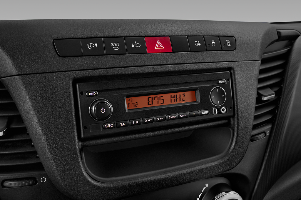 Iveco Daily (Baujahr 2021) - 4 Türen Radio und Infotainmentsystem
