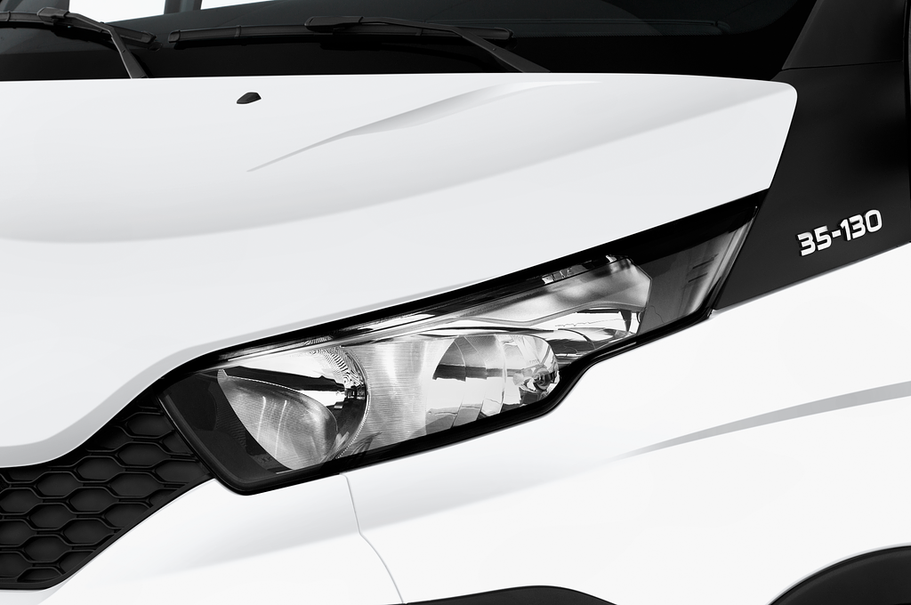 Iveco Daily (Baujahr 2021) - 4 Türen Scheinwerfer