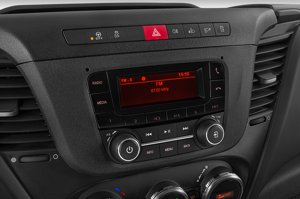 Iveco Daily (Baujahr 2023) 35S 4 Türen Radio und Infotainmentsystem