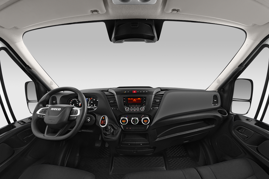 Iveco Daily (Baujahr 2023) 35S 4 Türen Cockpit und Innenraum