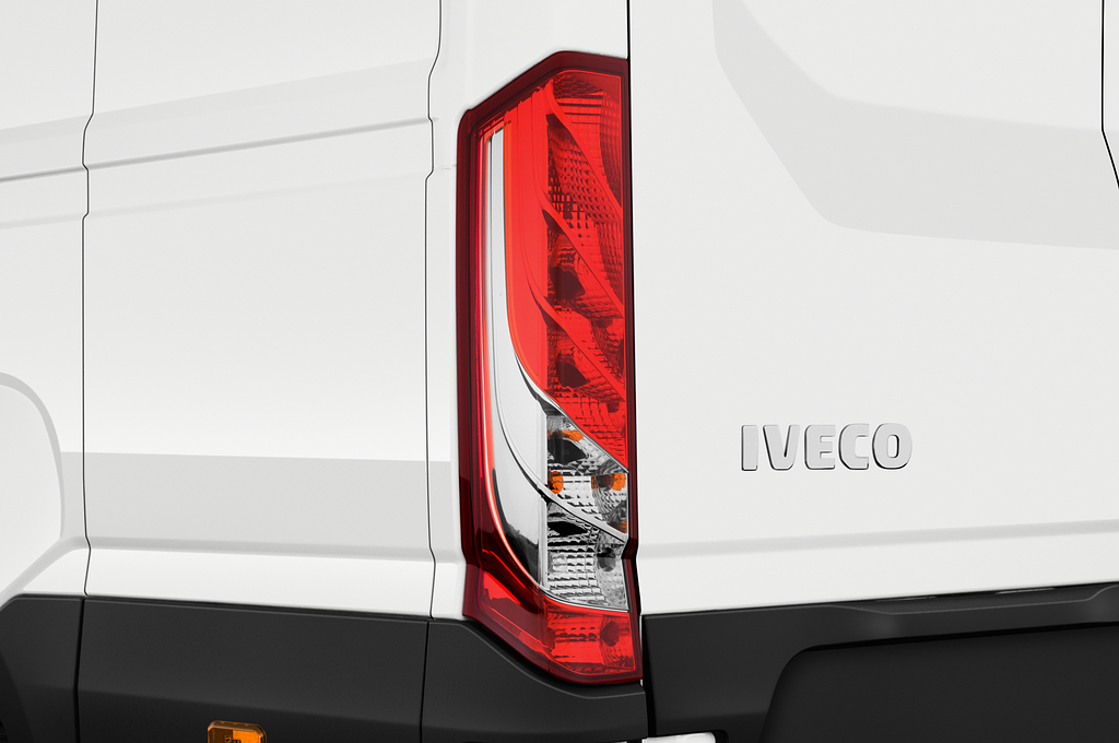 Iveco Daily (Baujahr 2023) 35S 4 Türen Rücklicht