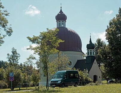Als PKW-Fahrer fühlt man sich auch nach wenigen Kilometern im LKW wohl.