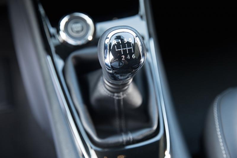 Die manuelle Sechsgangschaltung ist etwas unpräzise