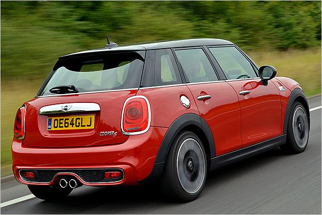 Insgesamt ging der Neue um 161 Millimeter in die Länge. Der Cooper S misst jetzt 4.005 Millimeter