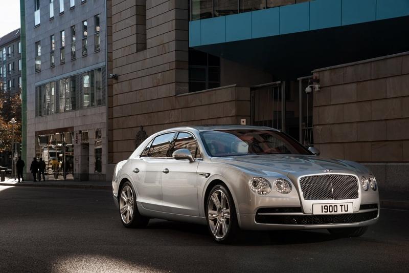 Bentley Flying Spur V8 - sieht im Stand gar nicht nach 295 km/h Spitze aus