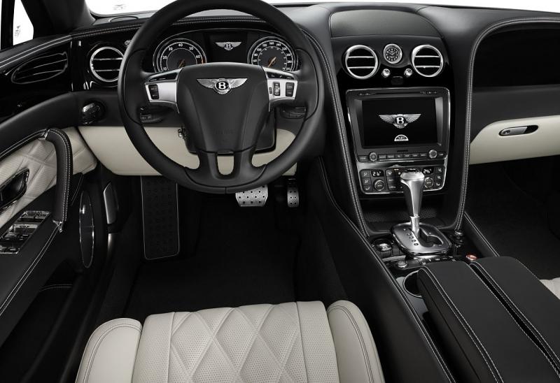 Bentley Flying Spur V8. Das Cockpit könnte sich durchaus etwas moderner präsentieren