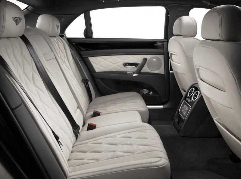 Bentley Flying Spur V8 - hinten gibt es wahlweise zwei oder drei Sitze
