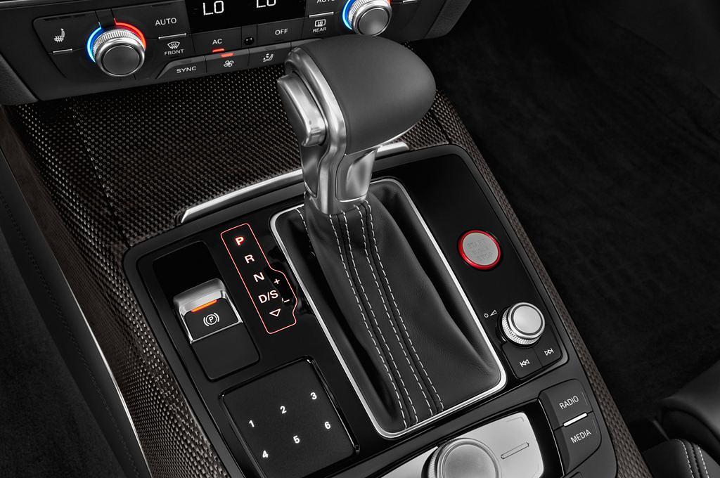 Audi S6 (Baujahr 2014) - 4 Türen Schalthebel