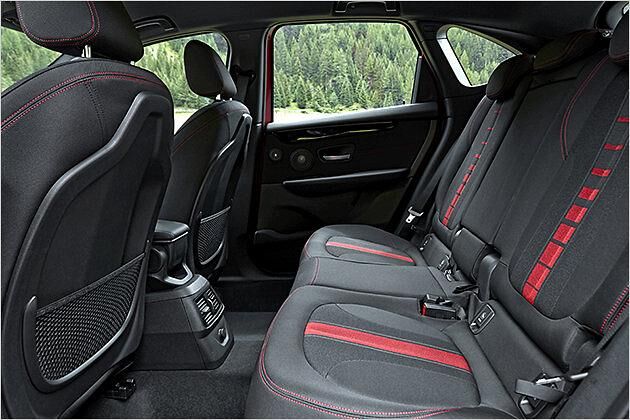 Auch für große Menschen ist das Platzangebot im Fond hervorragend