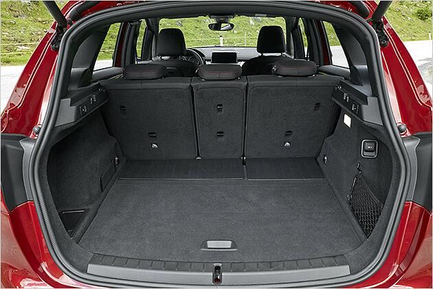 In den Kofferraum passen im Normalzustand 468 Liter Gepäck