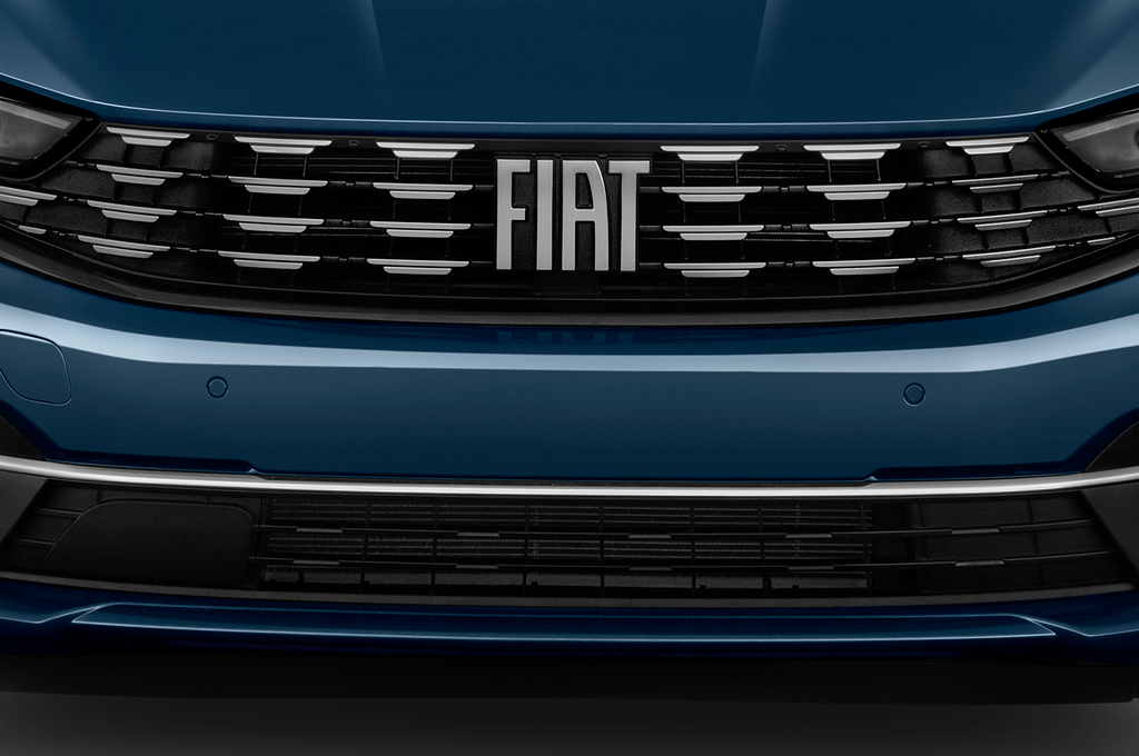 FIAT Tipo (Baujahr 2021) Life 5 Türen Kühlergrill und Scheinwerfer