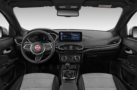 FIAT Tipo (Baujahr 2021) Cross 5 Türen Cockpit und Innenraum