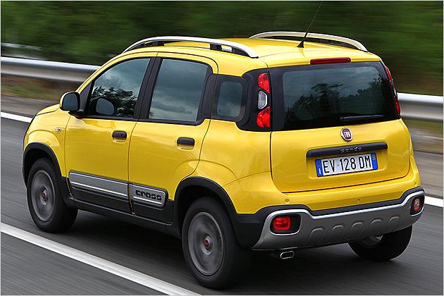 Der Panda Cross ist mit zwei Motoren erhältlich. Der Diesel leistet 80, der Benziner 90 PS