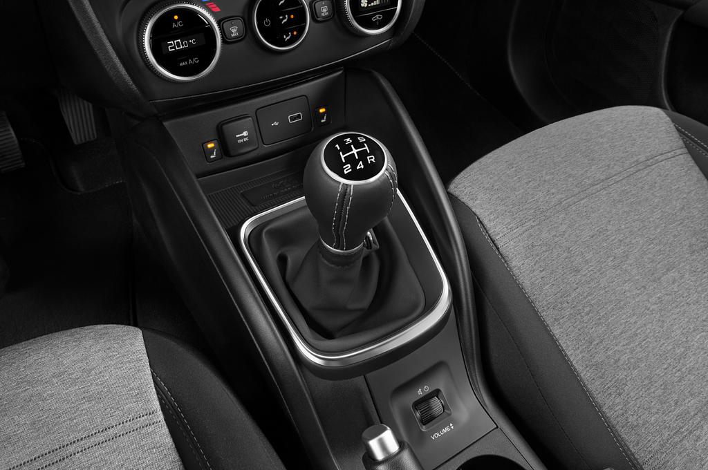 FIAT Tipo (Baujahr 2021) Cross 5 Türen Schalthebel