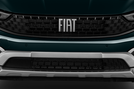 FIAT Tipo (Baujahr 2021) Cross 5 Türen Kühlergrill und Scheinwerfer