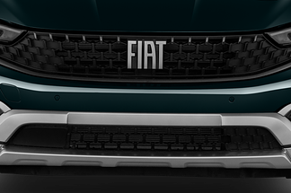 FIAT Tipo (Baujahr 2021) Cross 5 Türen Kühlergrill und Scheinwerfer