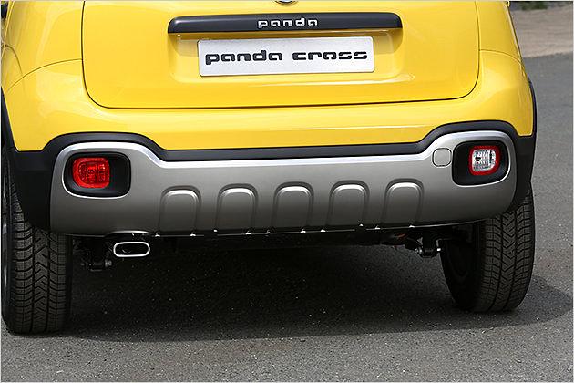 Der Panda Cross hat ein verchromtes Auspuffendrohr