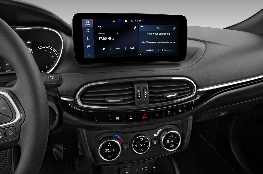 FIAT Tipo (Baujahr 2021) Cross 5 Türen Mittelkonsole