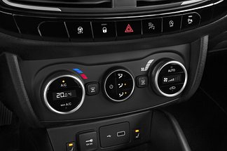 FIAT Tipo (Baujahr 2021) Cross 5 Türen Temperatur und Klimaanlage