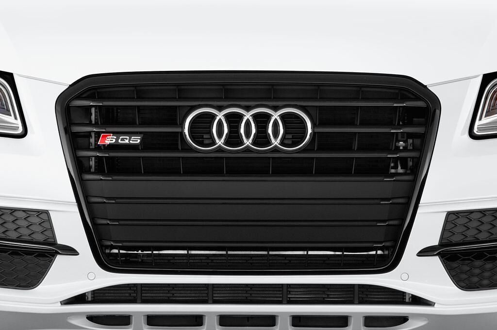 Audi SQ5 (Baujahr 2015) 3.0 Tdi Tiptronic Quattro 5 Türen Kühlergrill und Scheinwerfer