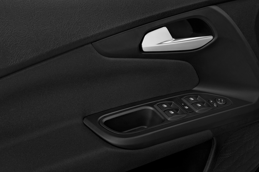 FIAT Tipo Kombi (Baujahr 2023) Cross 5 Türen Bedienungselemente Tür